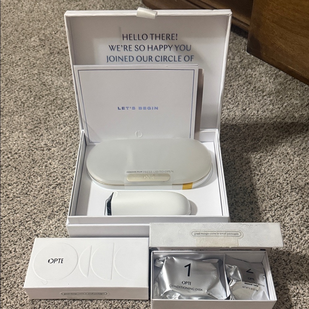White Skincare Device for Acne & Blemish Treatment